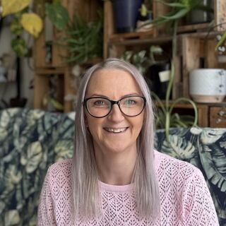 Theresa Kerr, Senior hairstylist / brow and lash specialist